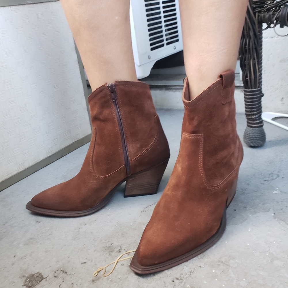 Emanuele Crasto Italy western chestnut suede snip toe booties 8.5